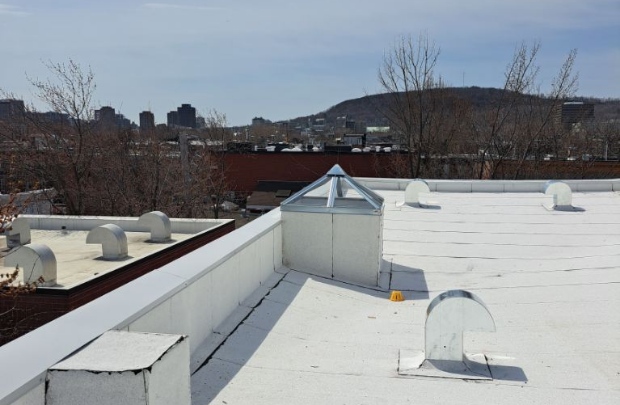 White roof over the plateau