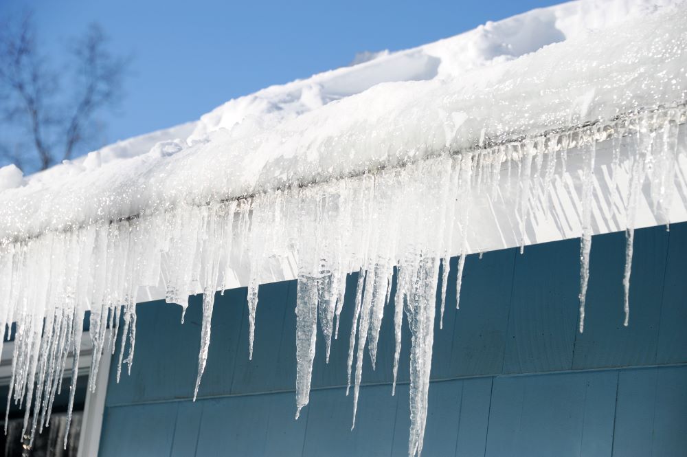 Pros and Cons of Roof De-Icing Cables