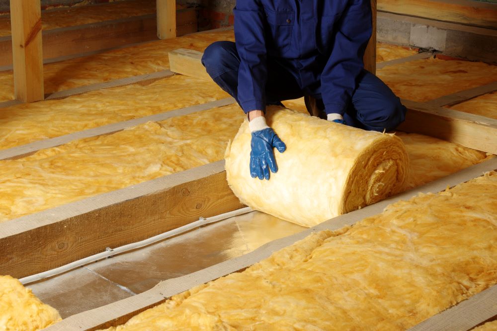 Installation of glass wool to insulate the roof from the inside
